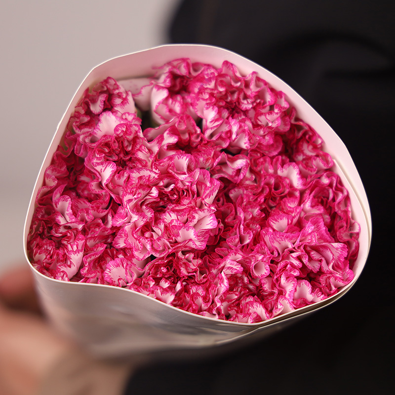 赤を基調とした花束